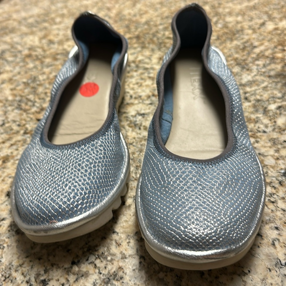 NWOT WOMENS “THE FLEX” COMFORT WEDGES SIZE 6 1/2  COLOR IS A SILVERY LIGHT BLUE